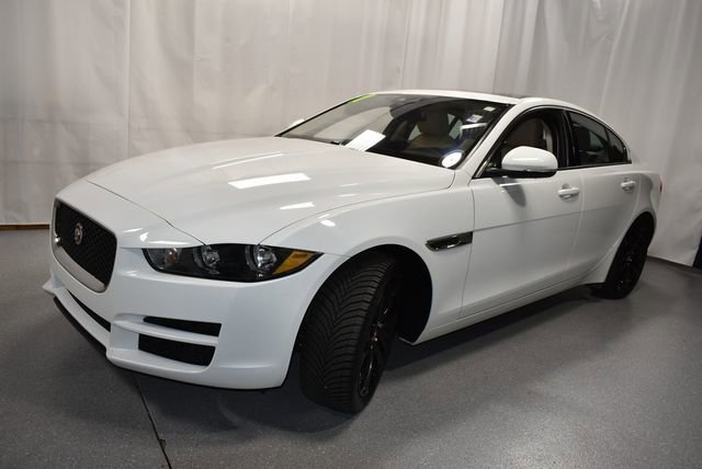 Used 2017 Jaguar XE Premium AWD/4WD image 12
