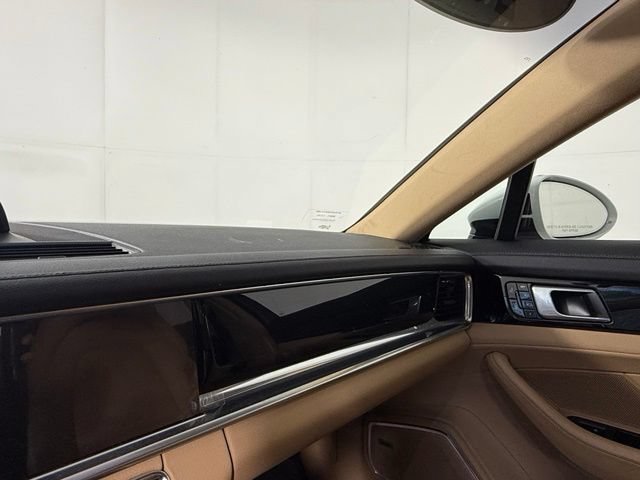 Used 2021 Porsche Panamera RWD image 16