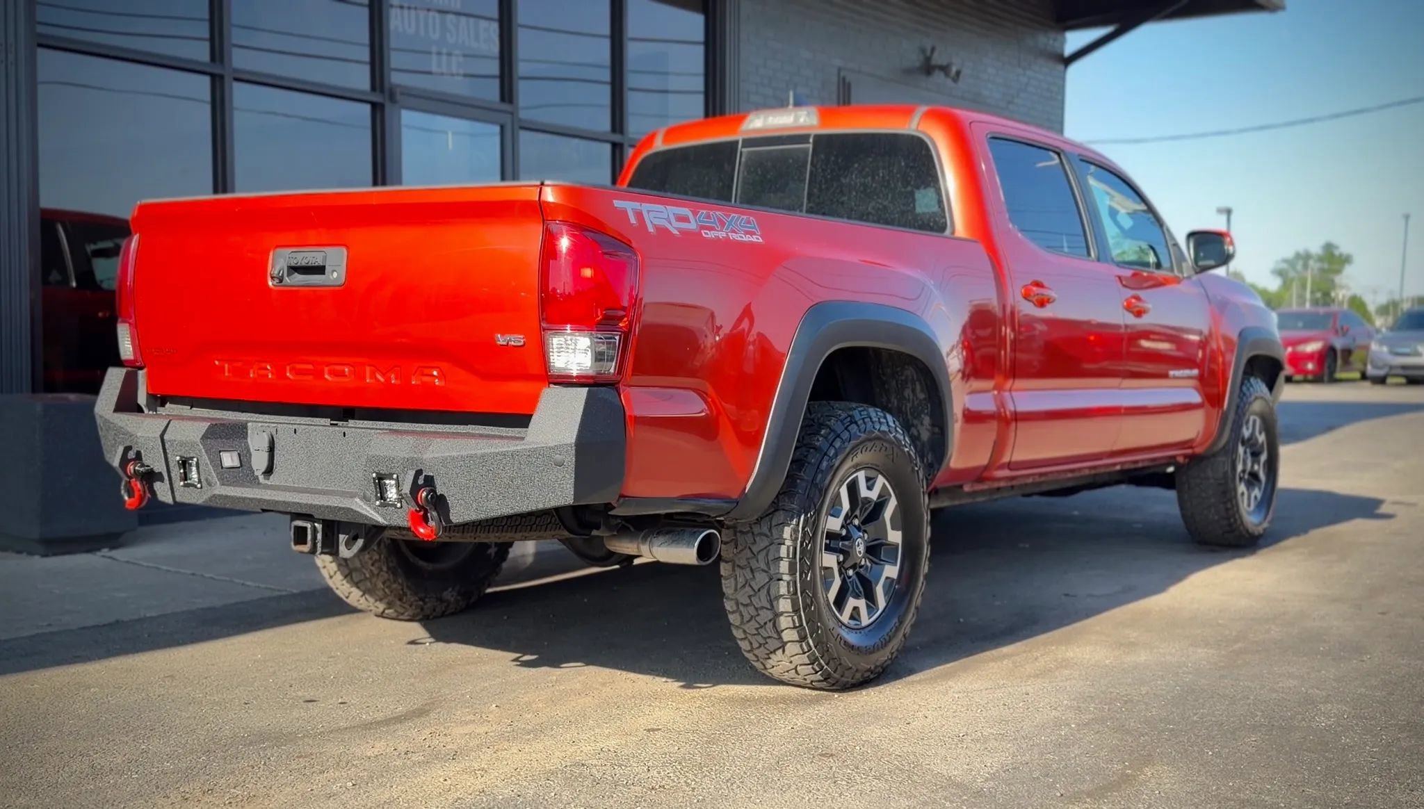Used 2017 Toyota Tacoma TRD Off-Road w/ Tow Package AWD/4WD image 2