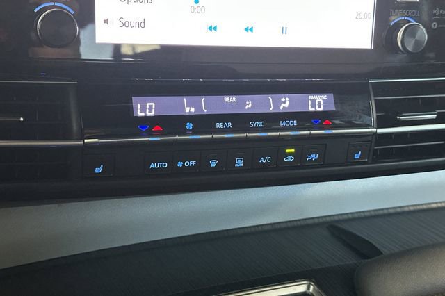 Used 2021 Toyota Sienna XSE FWD image 25
