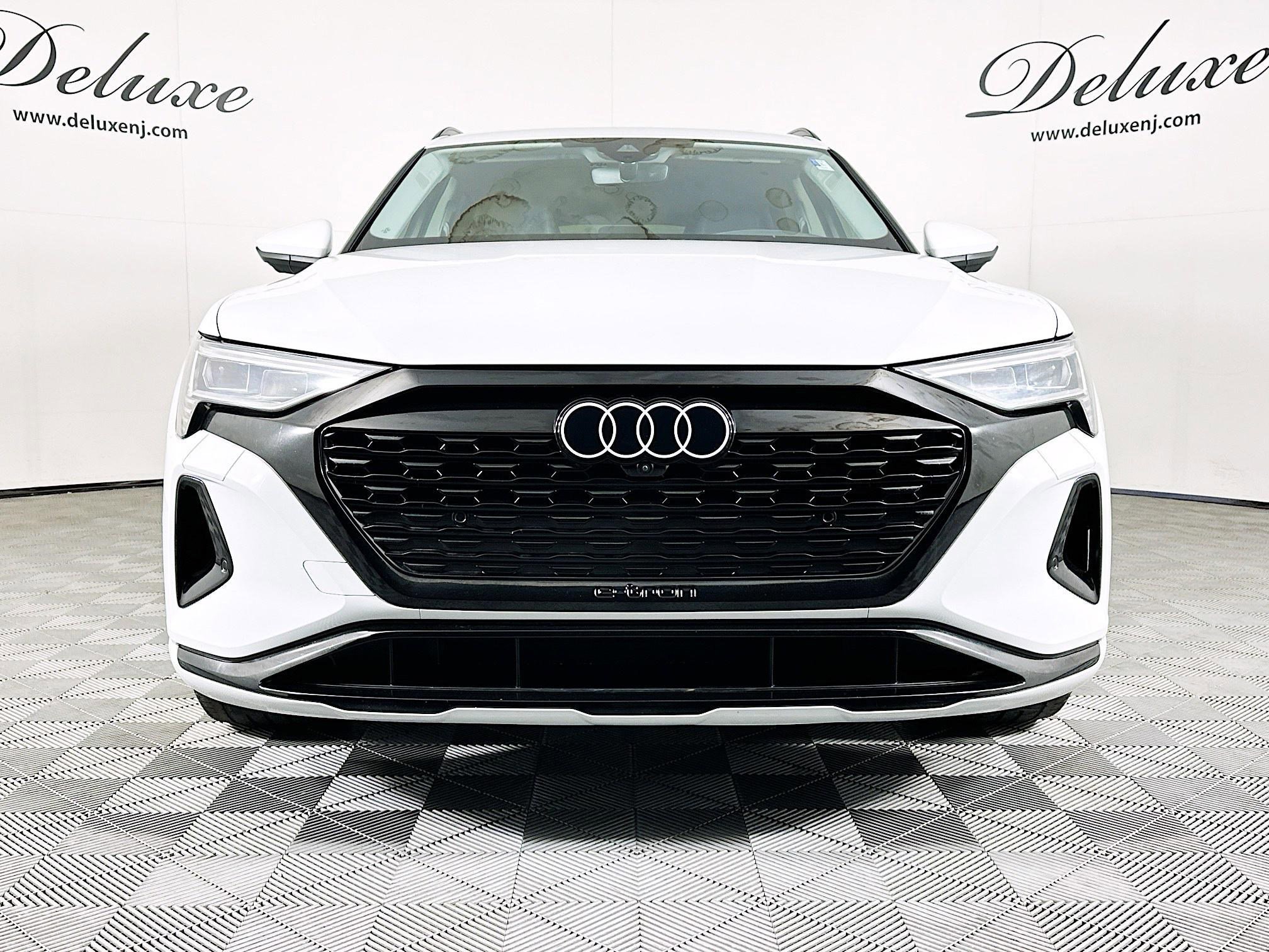 Used 2024 Audi Q8 e-tron Premium Plus w/ Premium Plus Package image 2