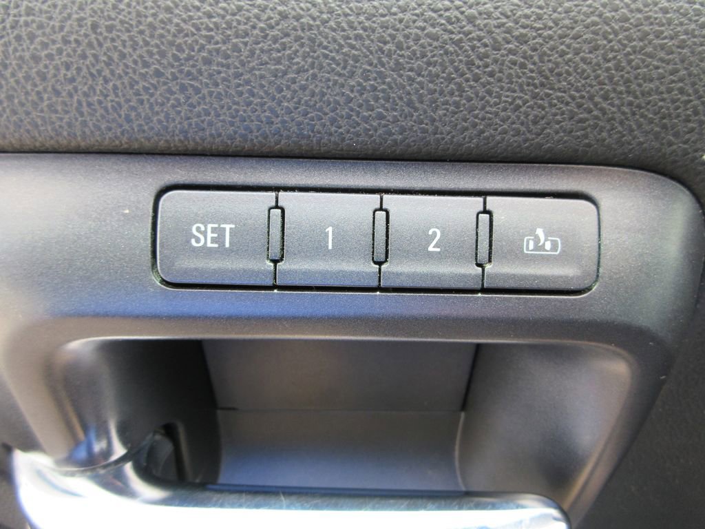 Used 2015 Chevrolet Silverado 1500 LTZ Z71 w/ LTZ Plus Package AWD/4WD image 24