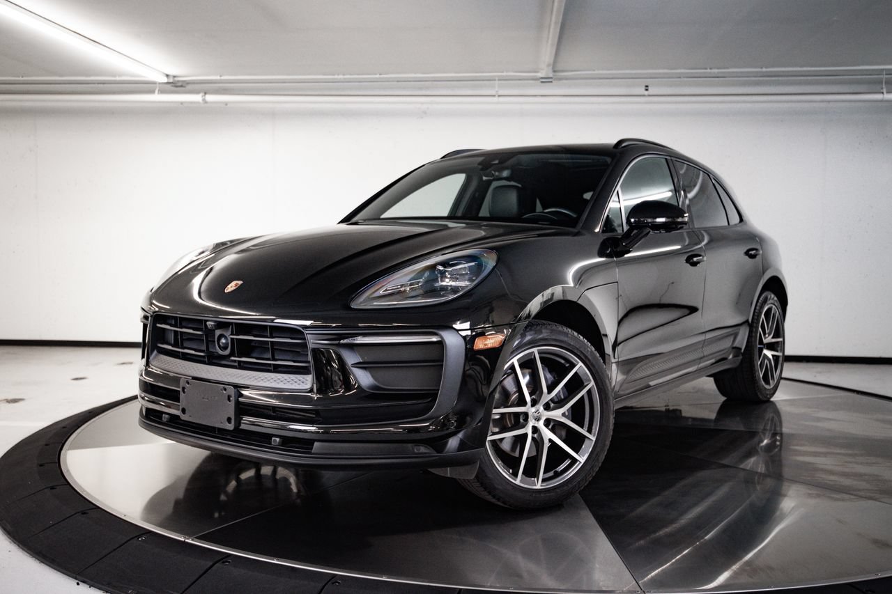 Certified 2024 Porsche Macan AWD/4WD image 1