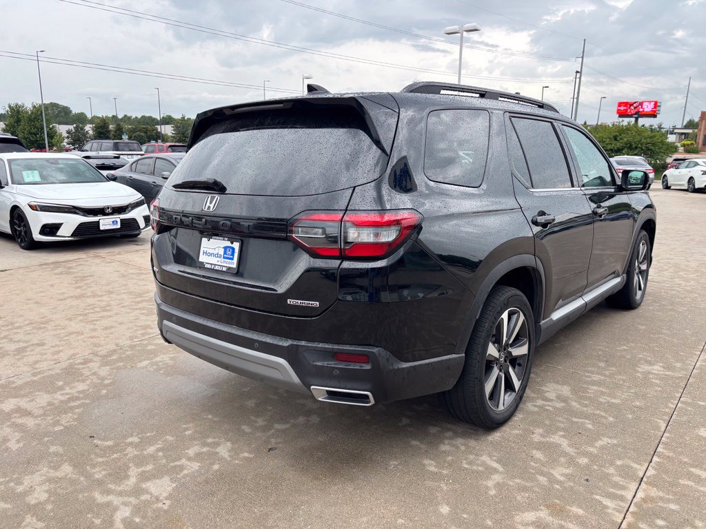 Certified 2025 Honda Pilot Touring image 5