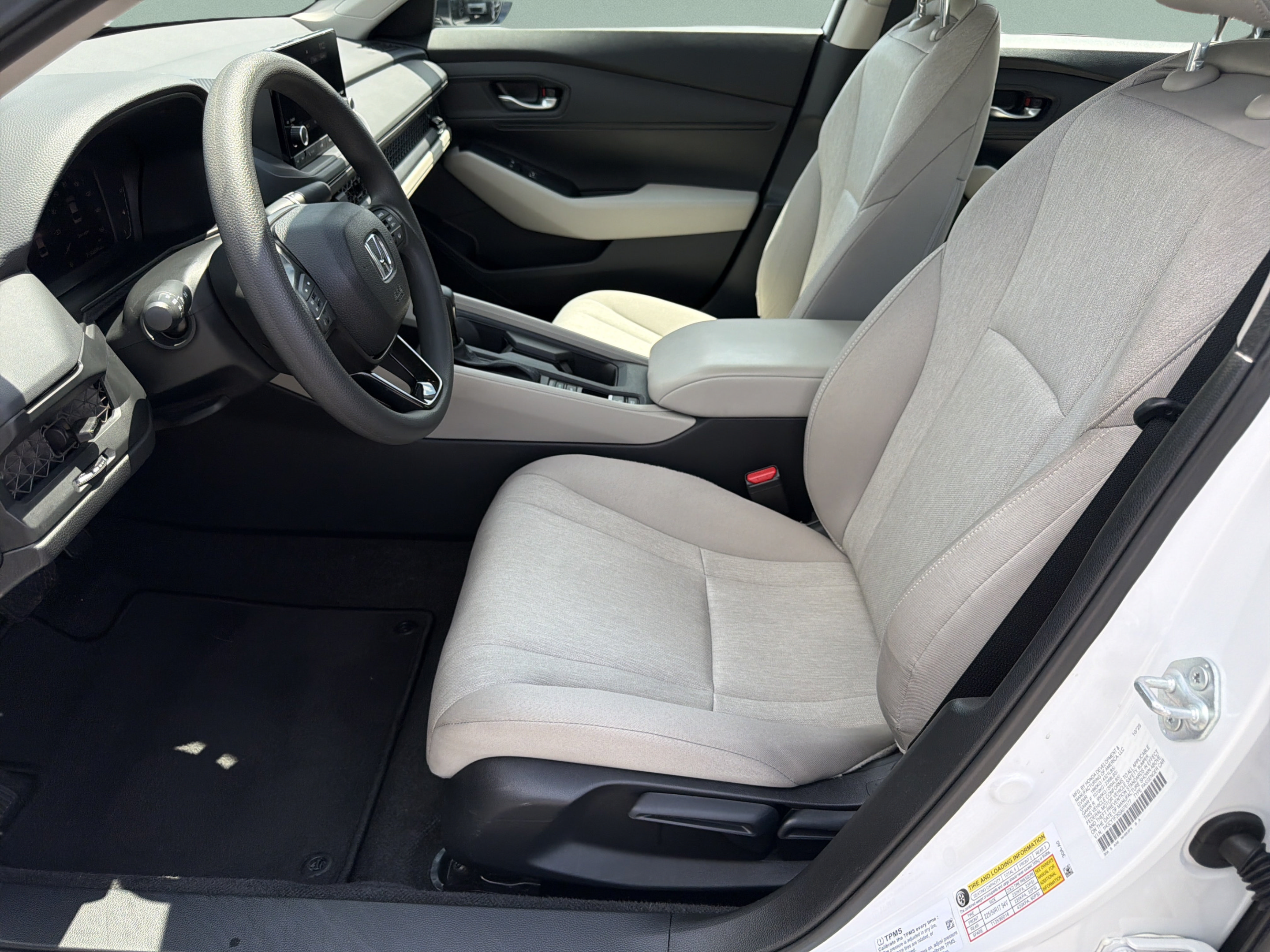 Certified 2025 Honda Accord LX image 22