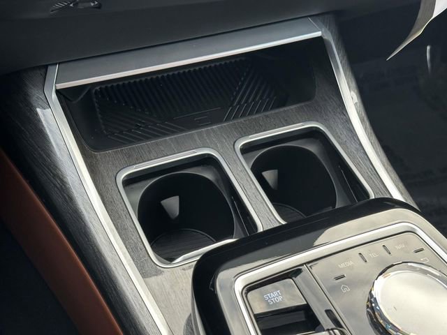 Certified 2025 BMW i7 xDrive60 image 37