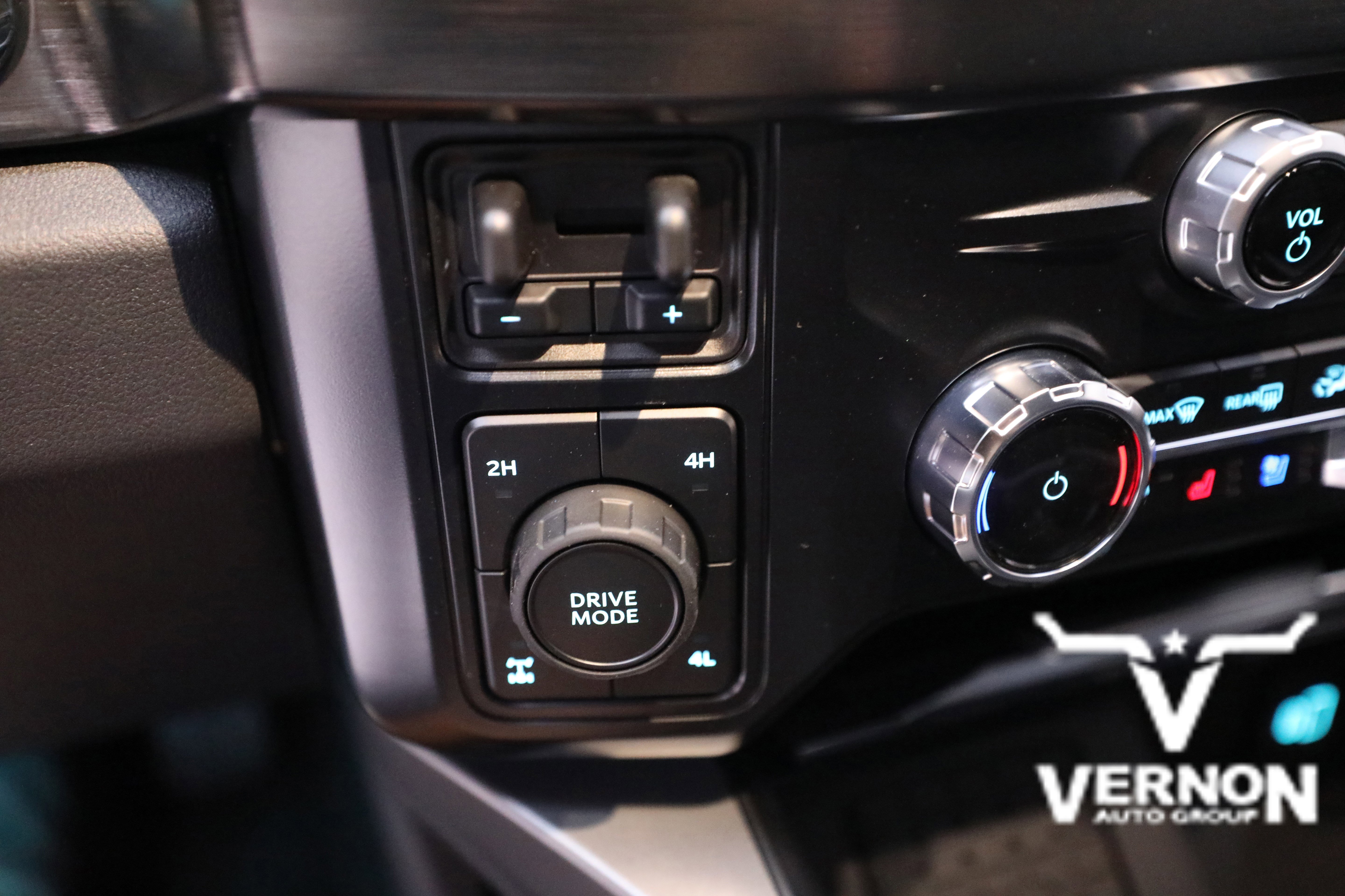 New 2026 Ford F350 Lariat w/ Chrome Package image 24