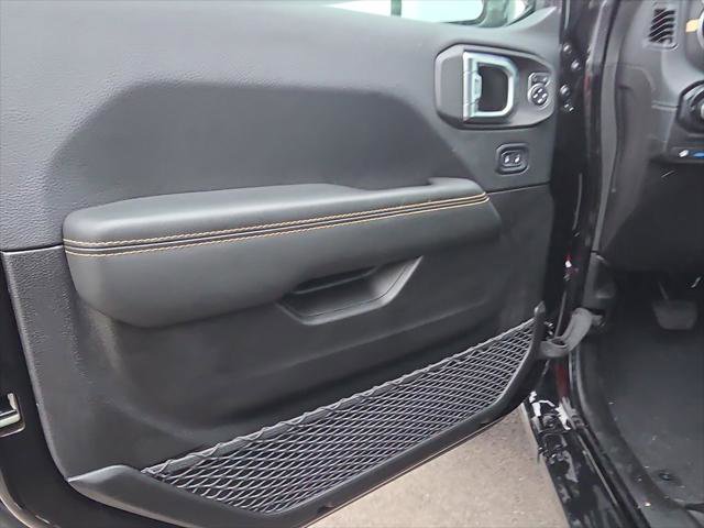 Used 2025 Jeep Wrangler Unlimited Sahara w/ Safety Group image 14