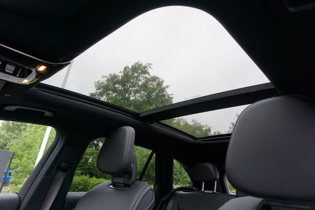 Certified 2025 Mercedes-Benz GLC 300 image 12