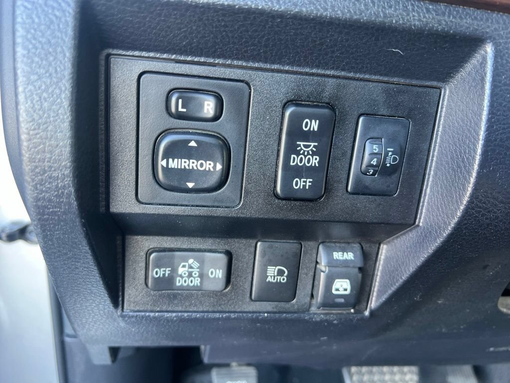 Used 2018 Toyota Tundra Limited w/ Limited Premium Package RWD image 15
