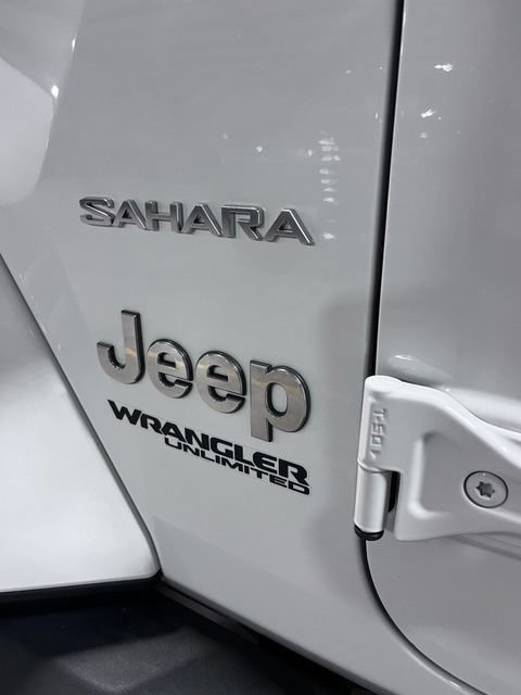 Used 2021 Jeep Wrangler Unlimited Sahara w/ Uconnect 4C Nav & Sound Group AWD/4WD image 32