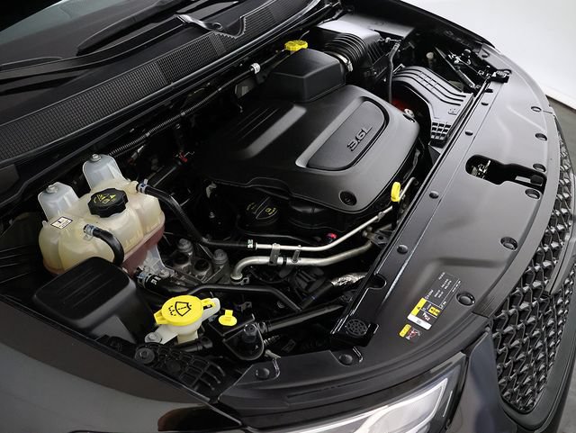 Used 2025 Chrysler Pacifica Limited FWD image 36