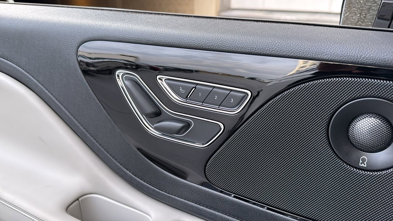 New 2026 Lincoln Aviator AWD image 29