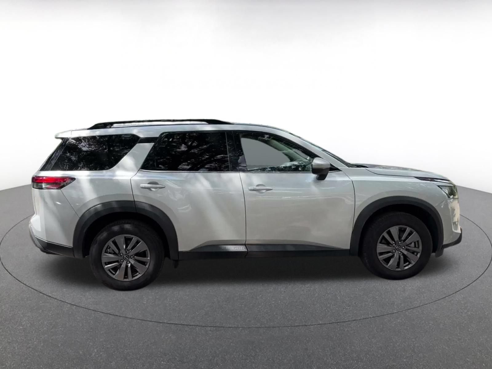 Used 2025 Nissan Pathfinder SV FWD image 15