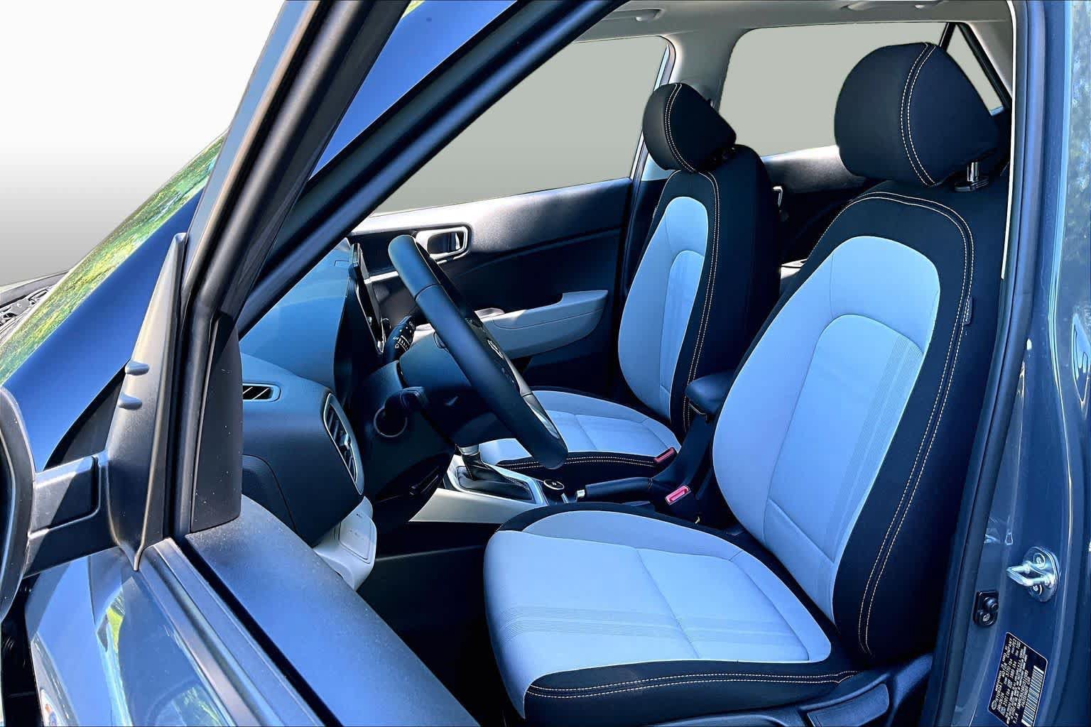 Used 2024 Hyundai Venue SEL FWD image 8