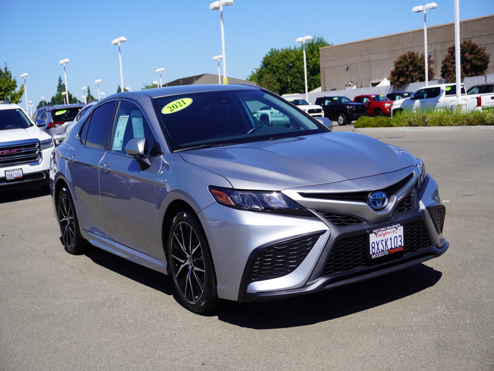 Used 2021 Toyota Camry SE FWD image 1