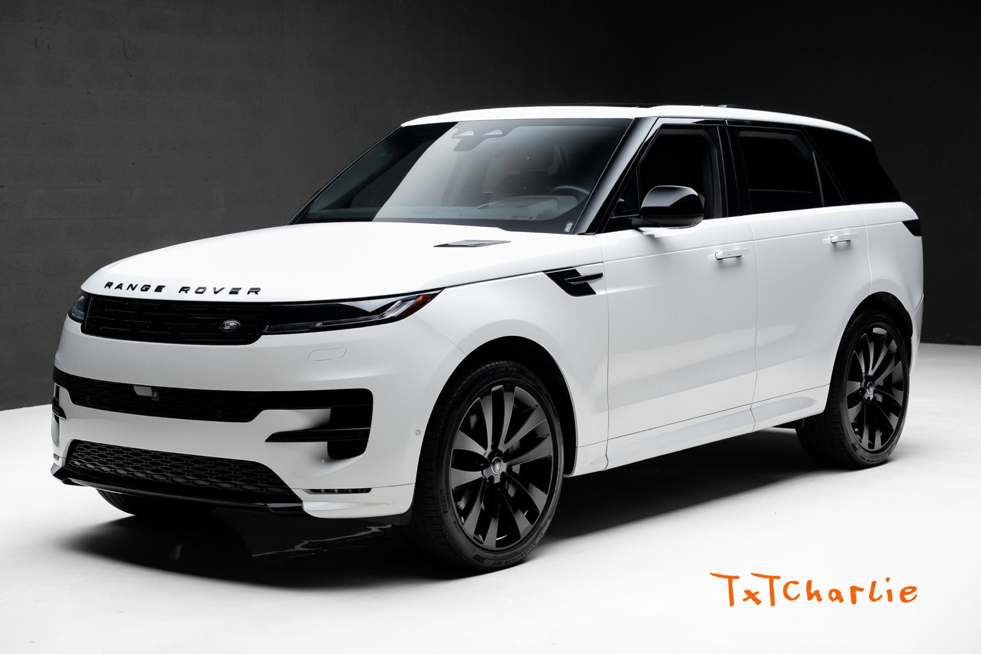 Used 2025 Land Rover Range Rover Sport Dynamic SE AWD/4WD image 1