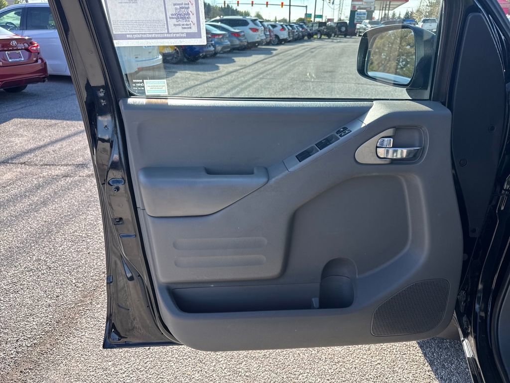 Used 2017 Nissan Frontier SV image 11