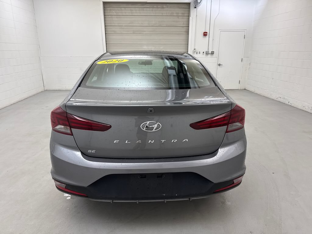 Used 2020 Hyundai Elantra SE w/ Cargo Package (C1) FWD image 4