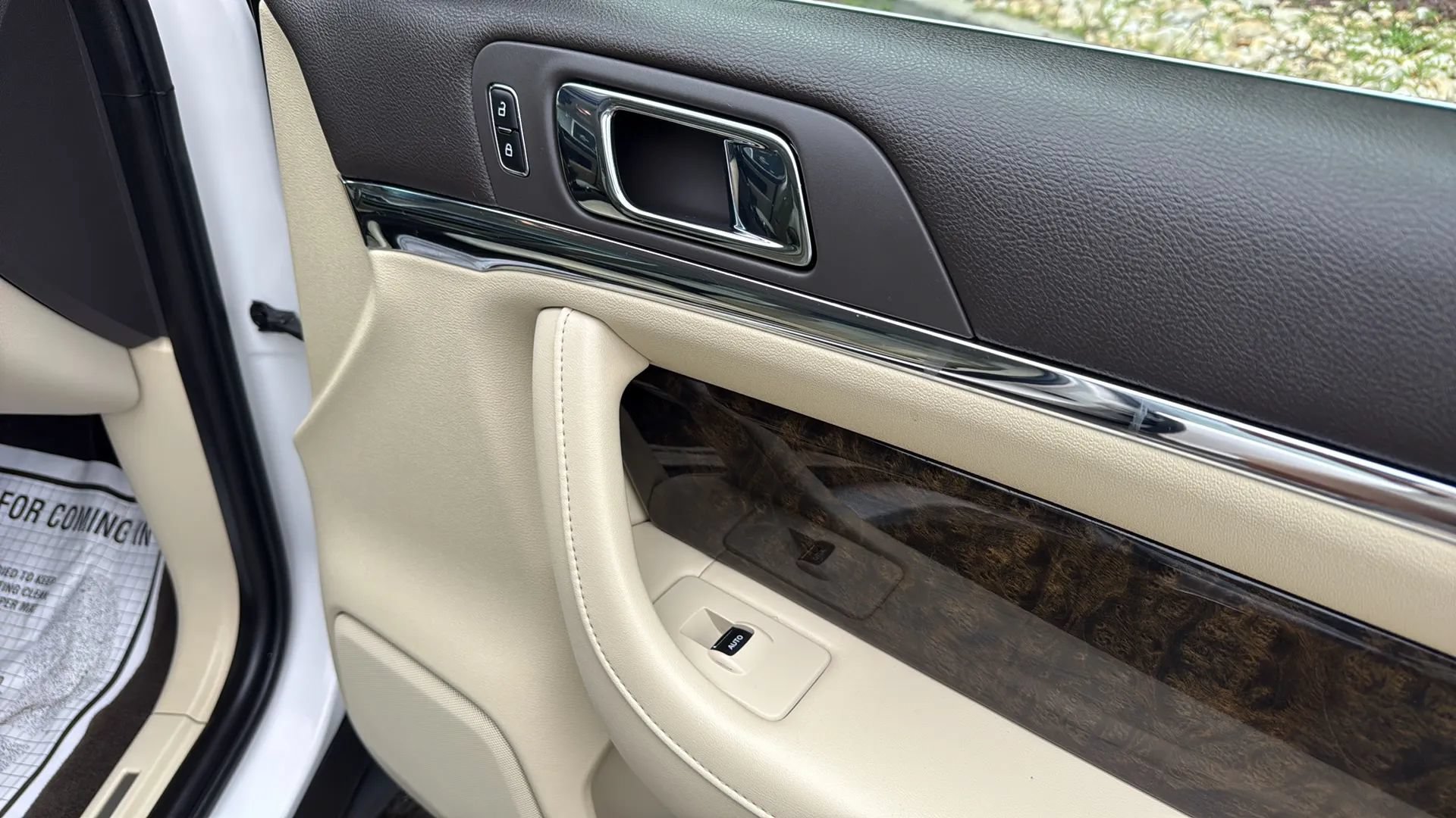 Used 2014 Lincoln MKS AWD w/ Equipment Group 101A image 20
