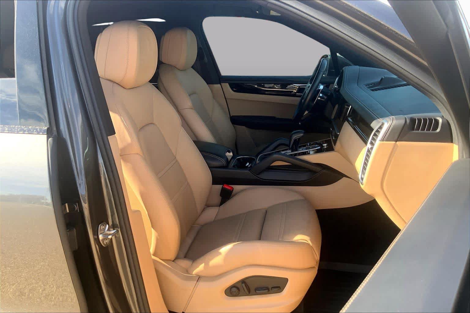 Used 2022 Porsche Cayenne AWD/4WD image 9