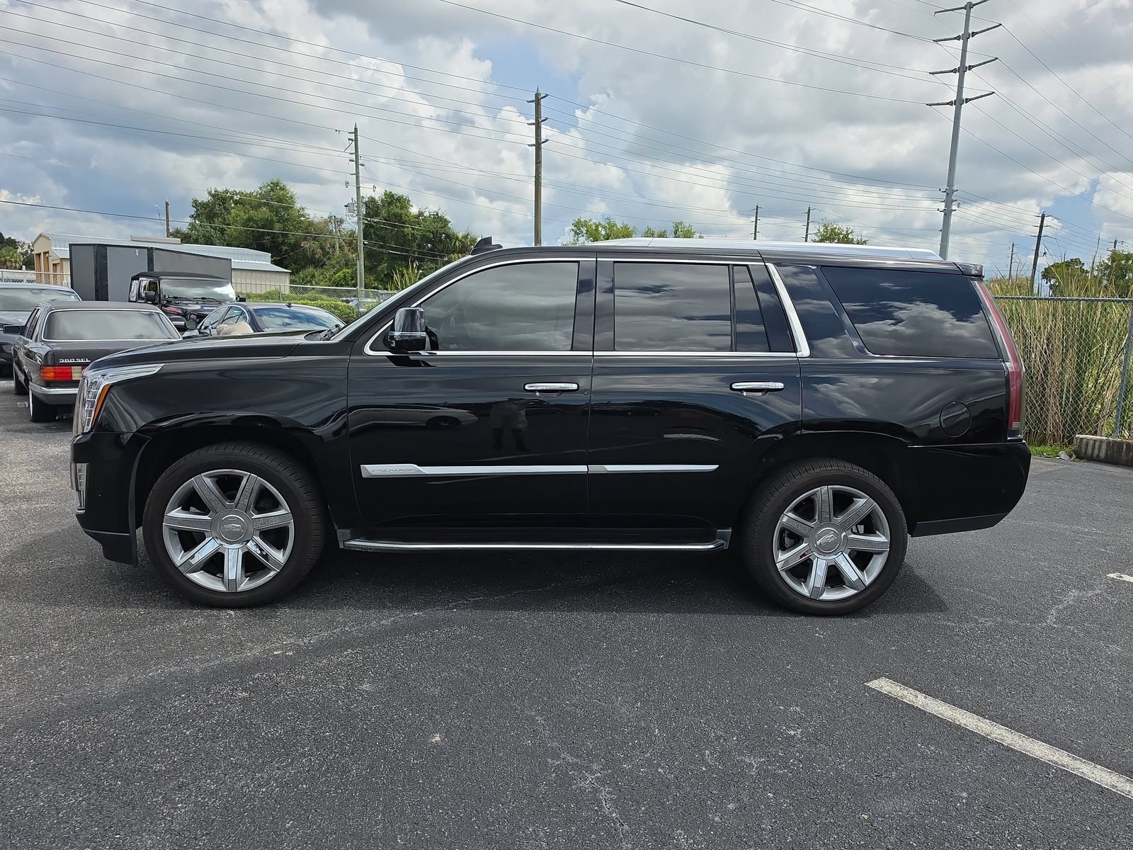 Used 2020 Cadillac Escalade Premium Luxury AWD/4WD image 6