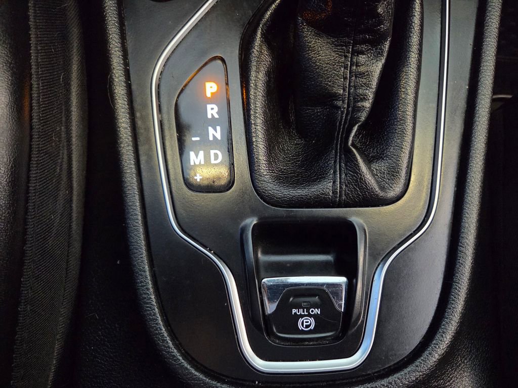 Used 2019 Jeep Cherokee Latitude Plus w/ Comfort/Convenience Group image 43