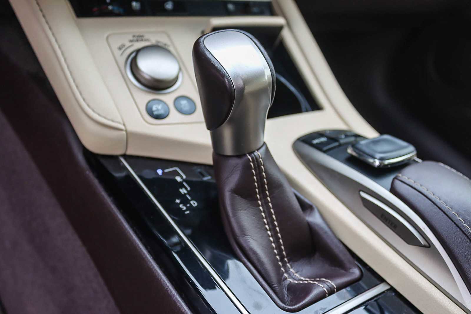 Used 2016 Lexus ES 300h image 19