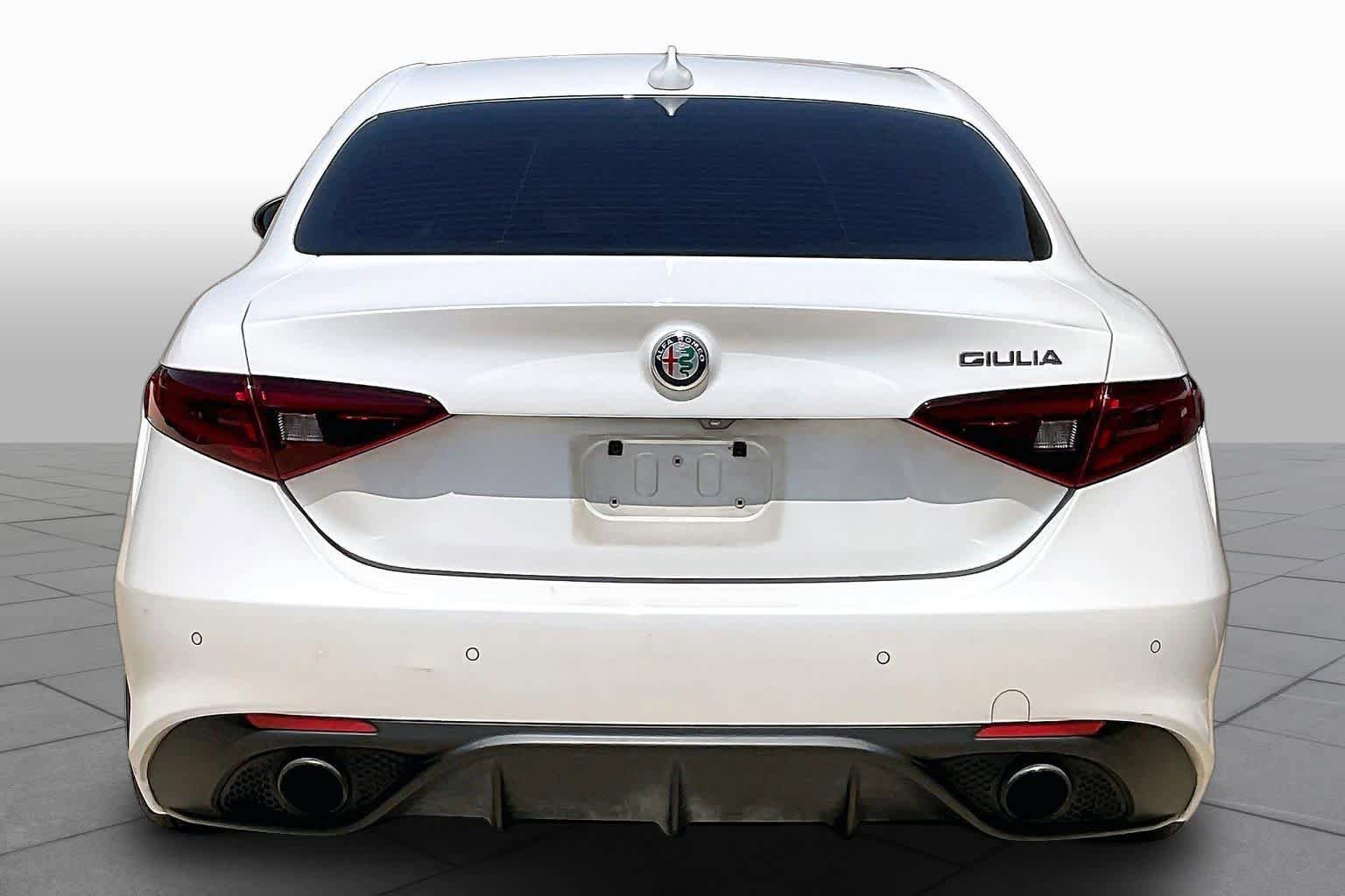 Used 2018 Alfa Romeo Giulia Ti Sport w/ Quick Order Package 22U Sport RWD image 4