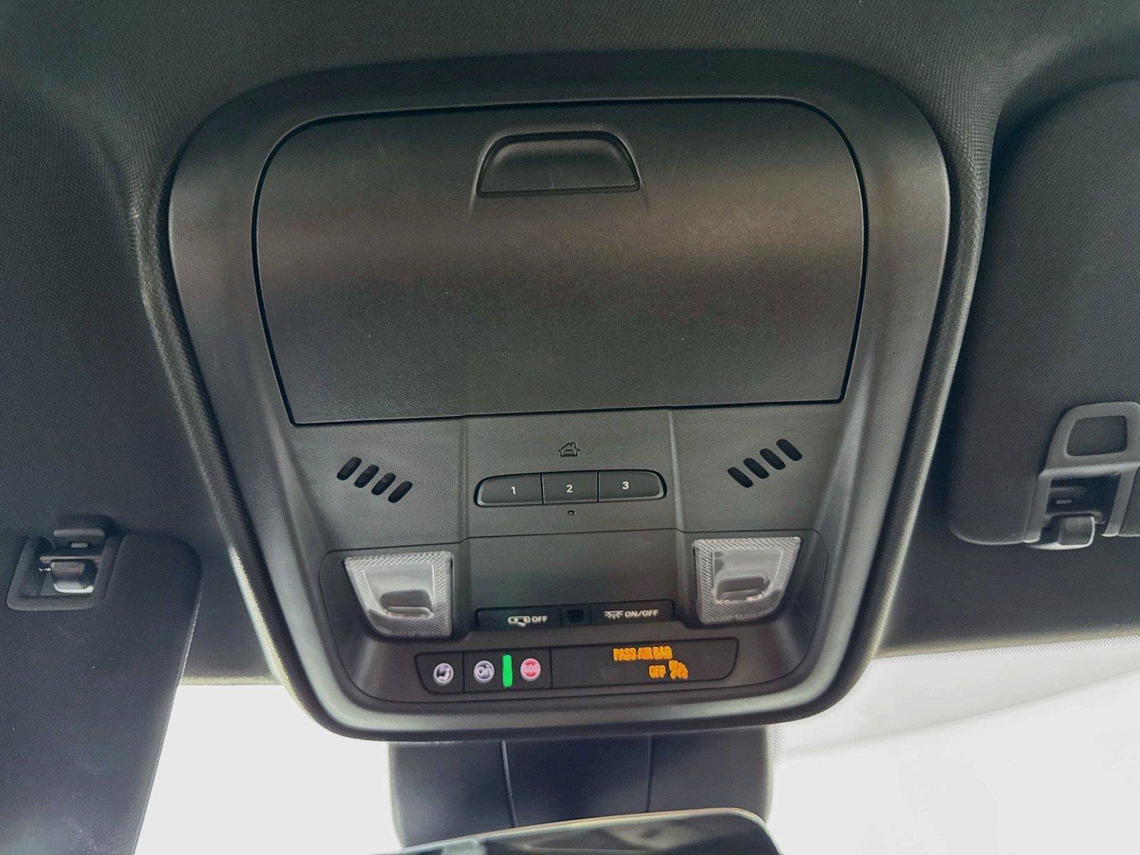 Used 2025 Cadillac XT4 Premium Luxury FWD image 6