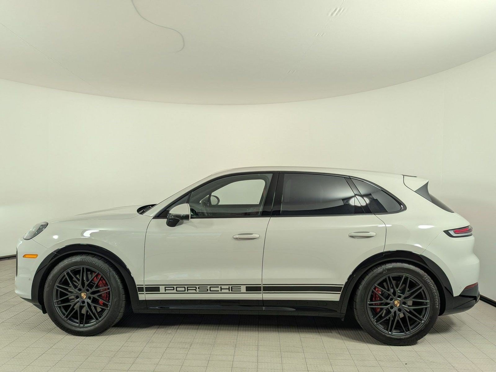 Used 2026 Porsche Cayenne GTS AWD/4WD image 2