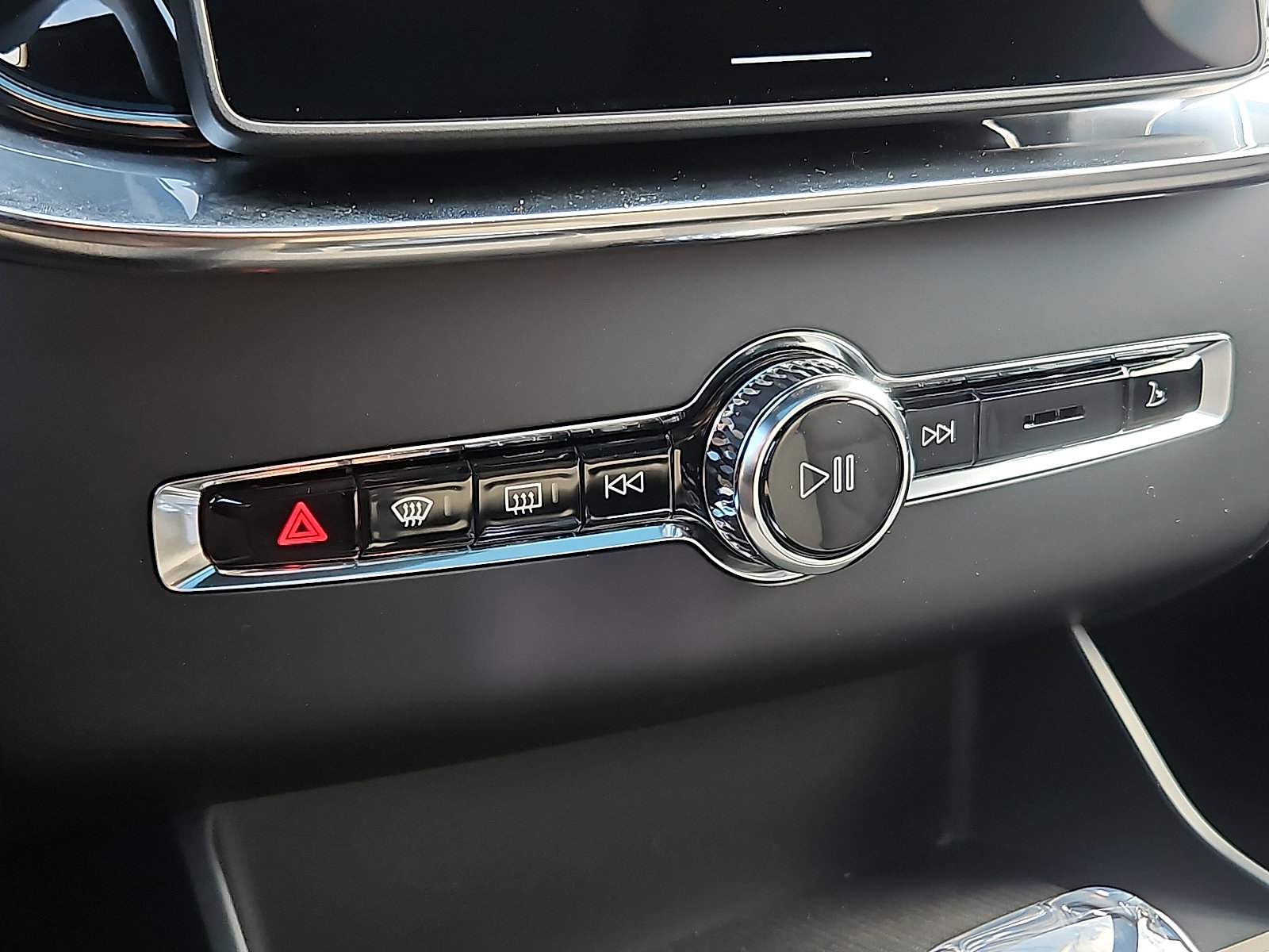 New 2026 Volvo XC90 B6 Plus w/ Protection Package Premier image 14