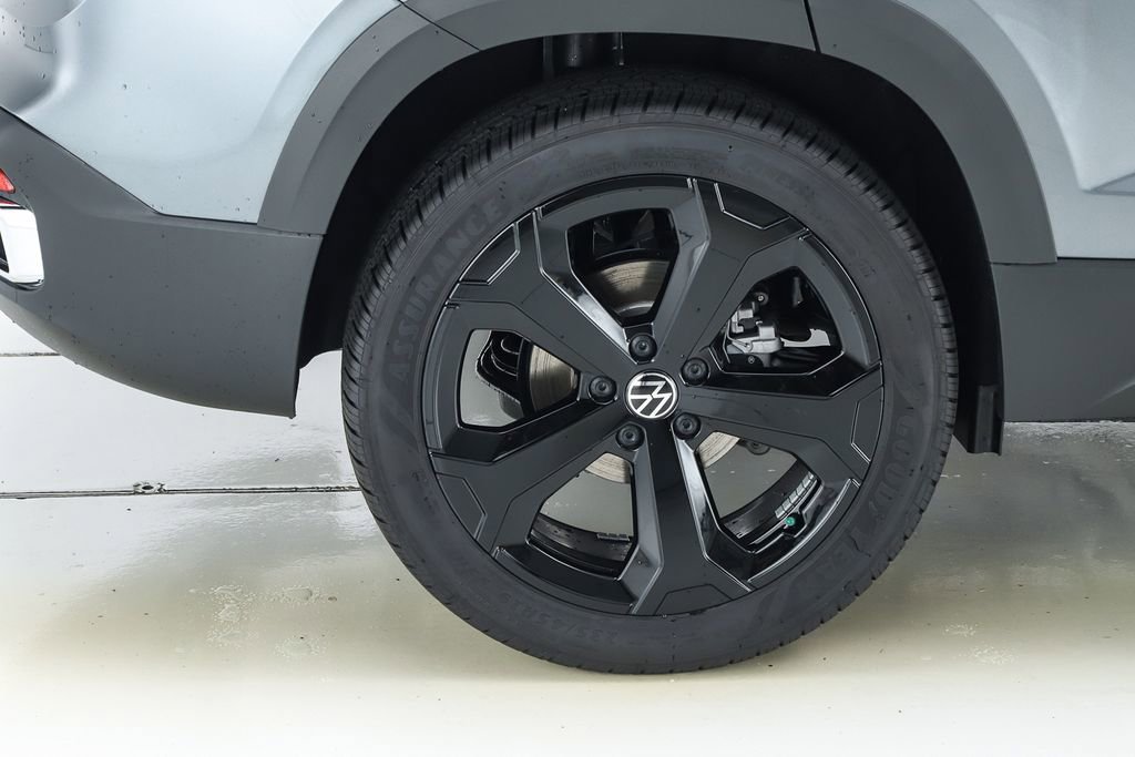 New 2025 Volkswagen Taos SEL image 52