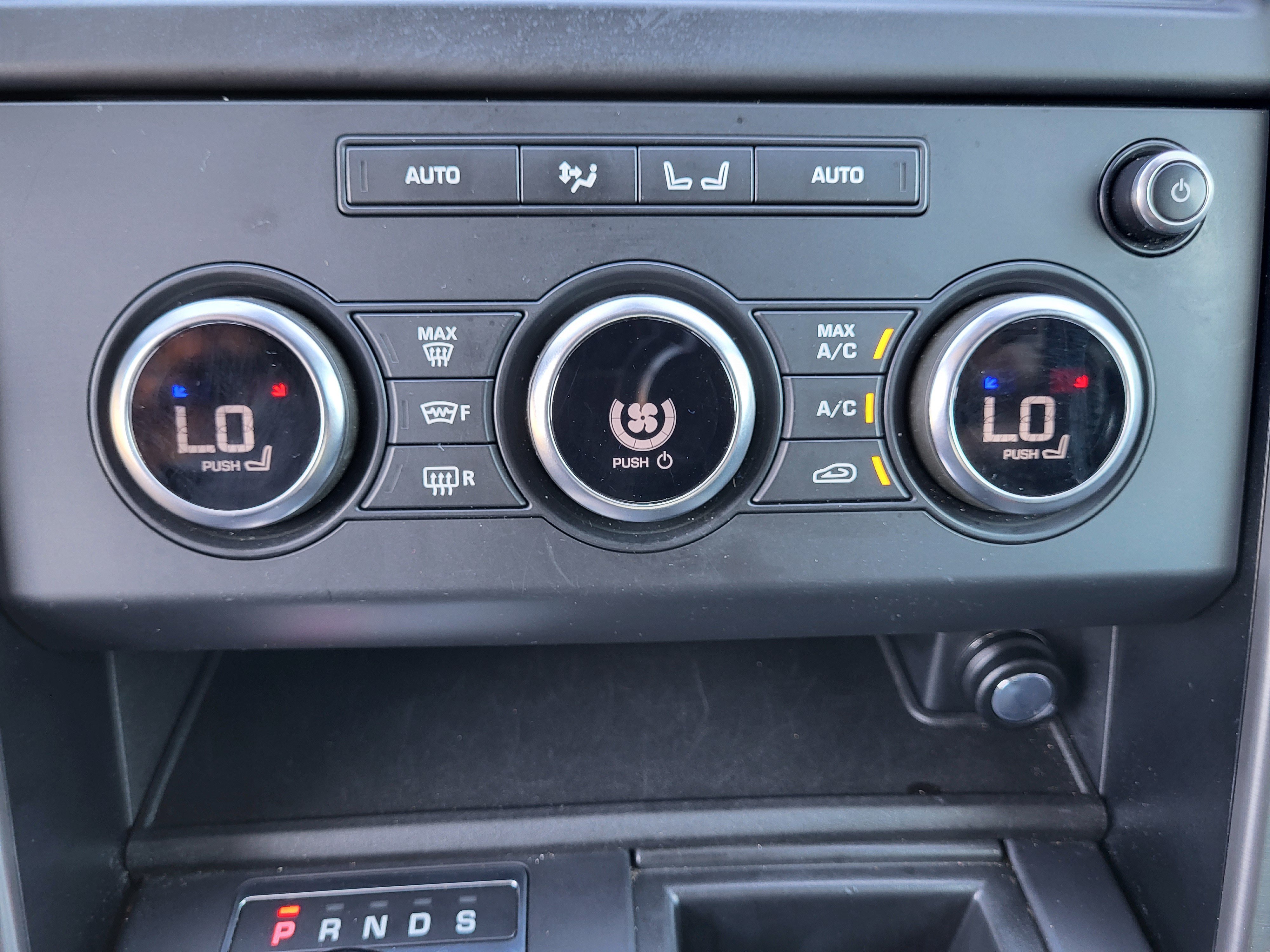 Used 2020 Land Rover Discovery Landmark AWD/4WD image 17