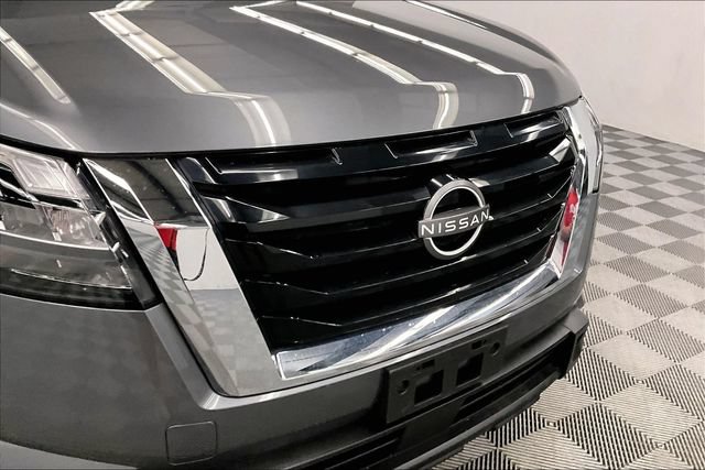 Used 2025 Nissan Pathfinder SV FWD image 33