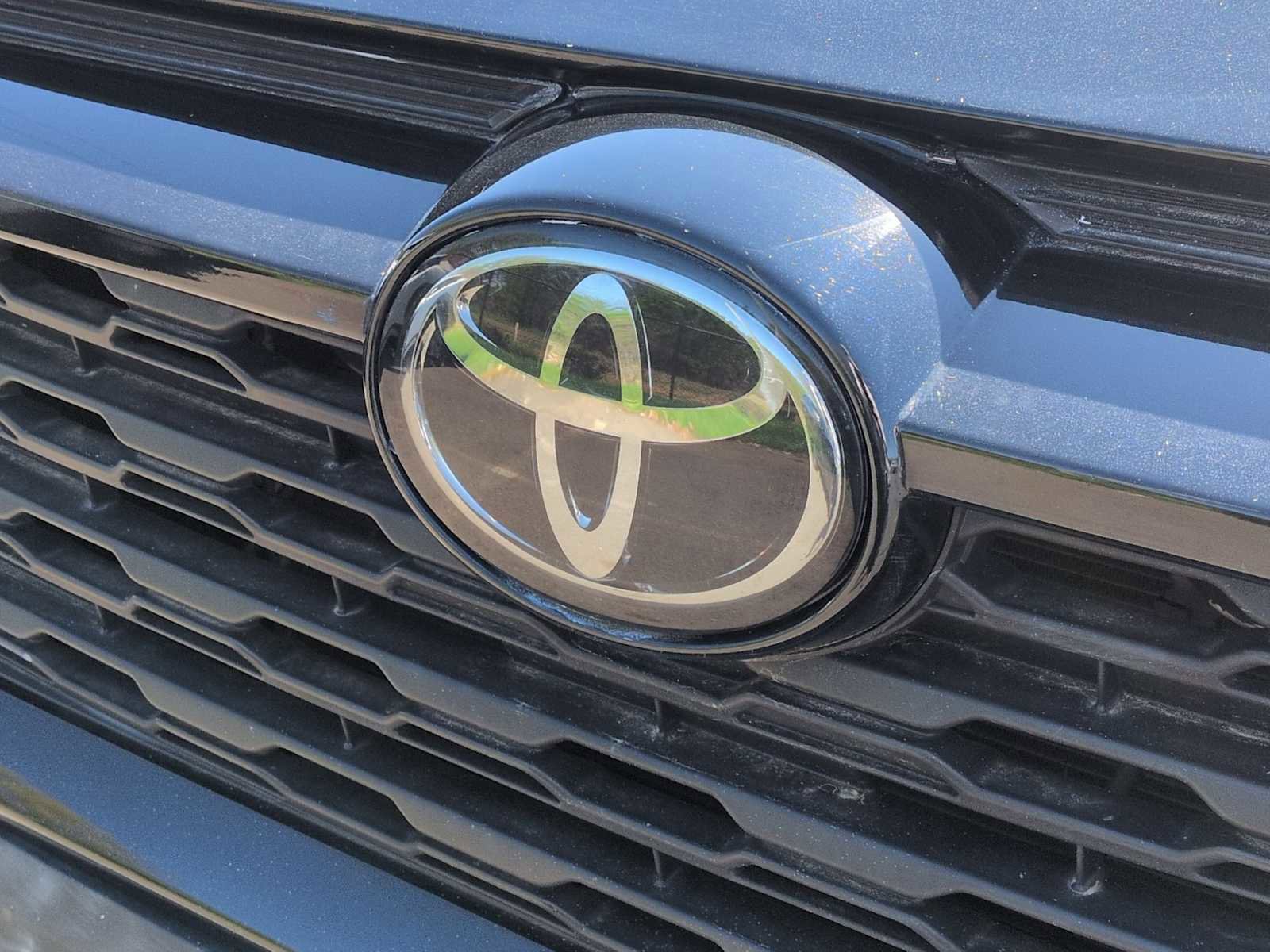 Used 2020 Toyota RAV4 XLE w/ Convenience Package image 12