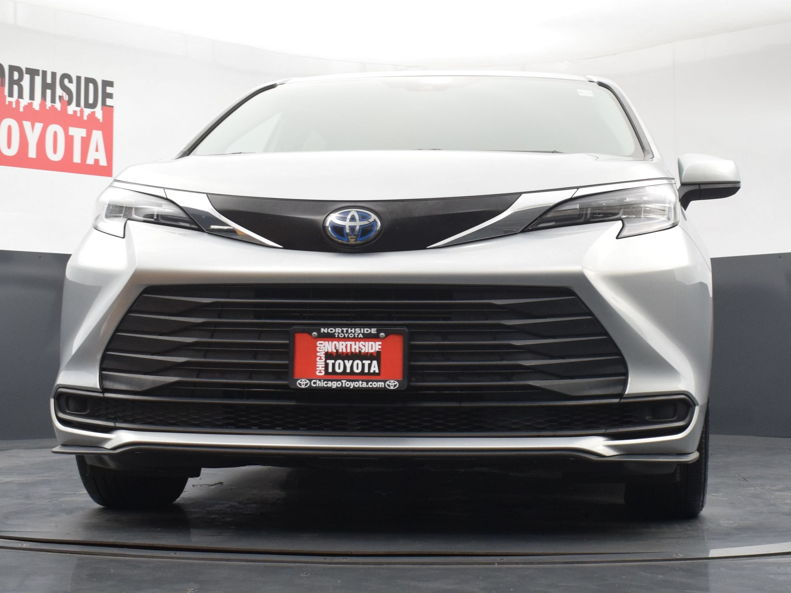 Used 2025 Toyota Sienna LE FWD image 31