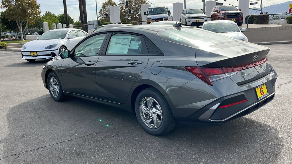 Used 2026 Hyundai Elantra SE FWD image 12