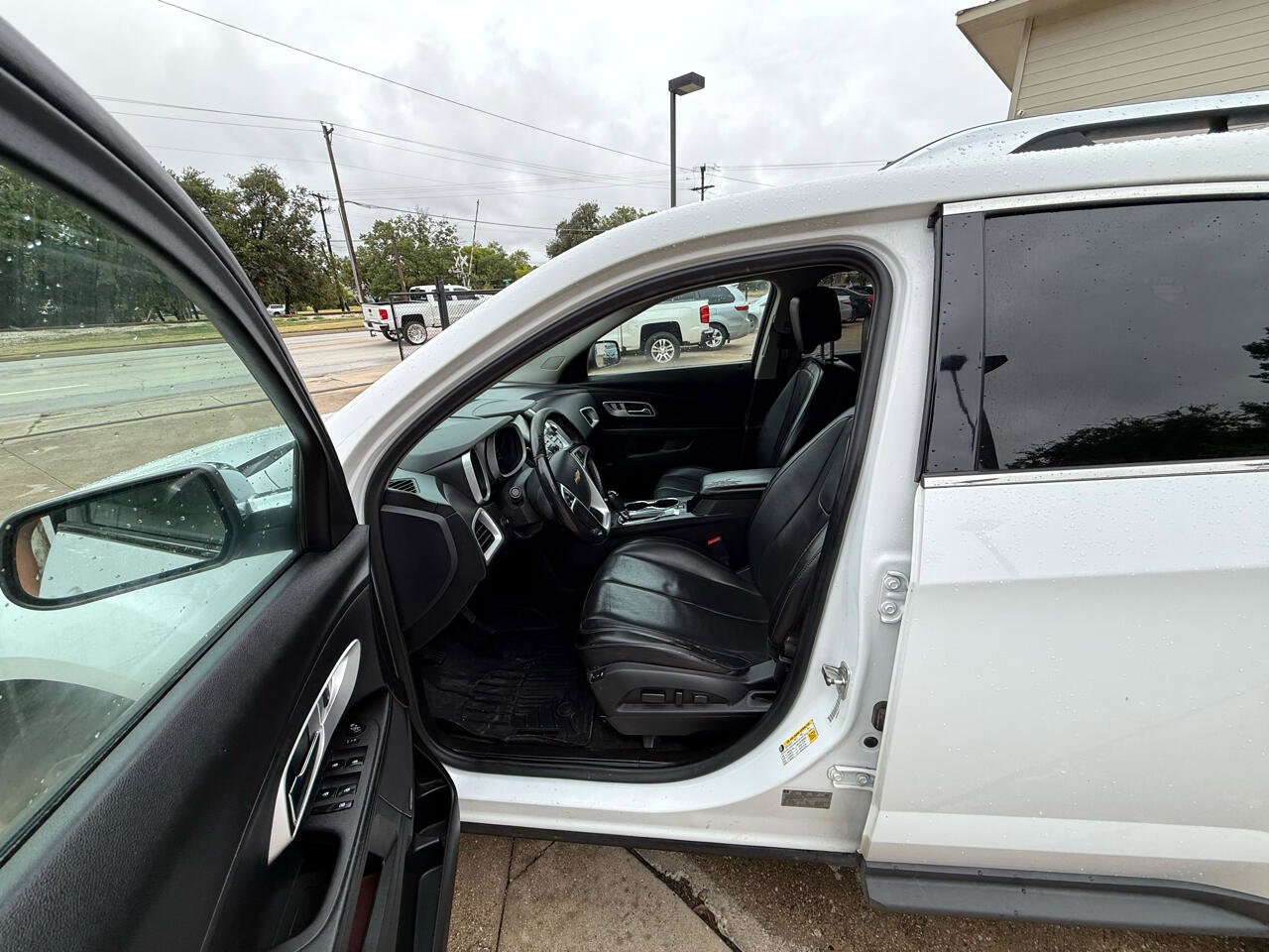 Used 2016 Chevrolet Equinox LTZ w/ Enhanced Convenience Package image 7