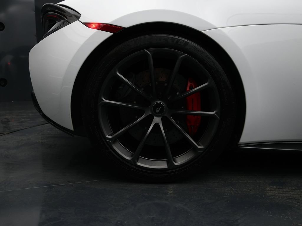 Used 2019 McLaren 570S Spider image 21
