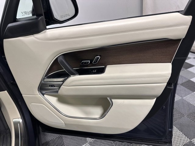 Used 2024 Land Rover Range Rover Long Wheelbase SE image 30