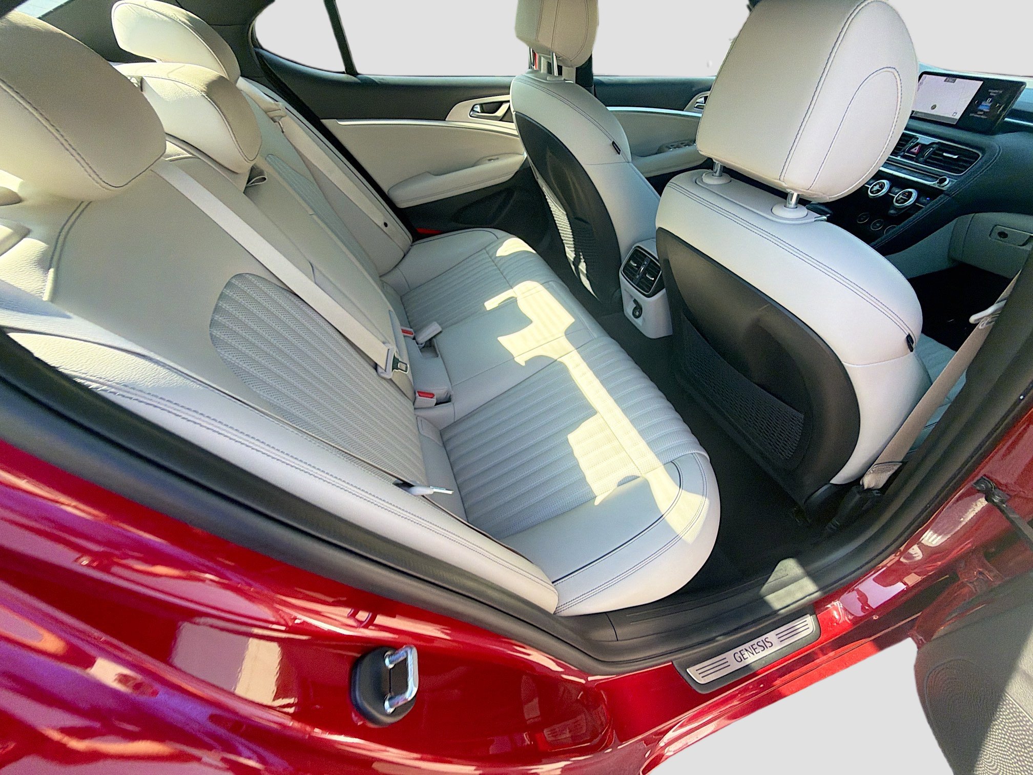 Used 2022 Genesis G70 3.3T image 30