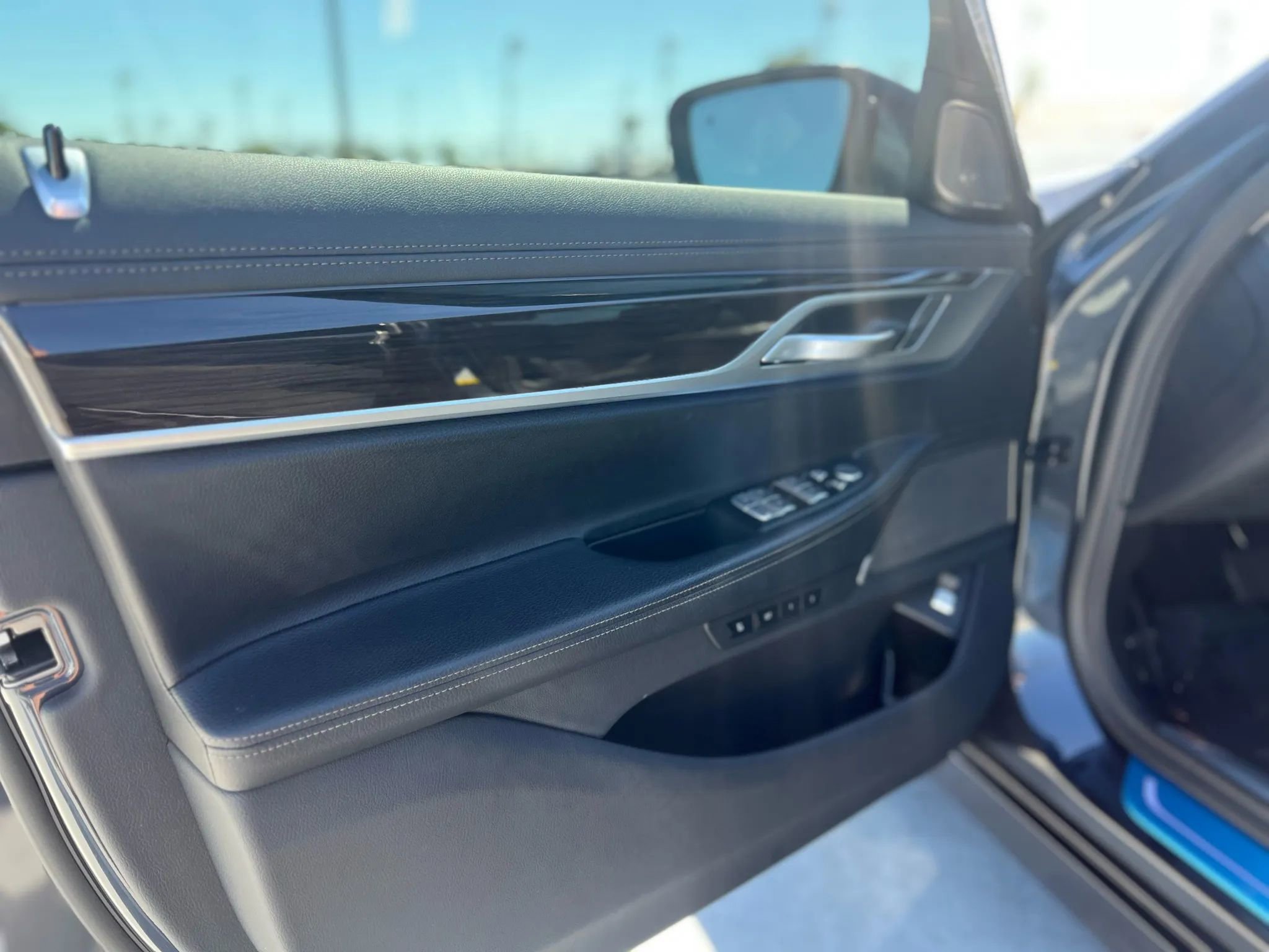 Used 2020 BMW 740i image 10