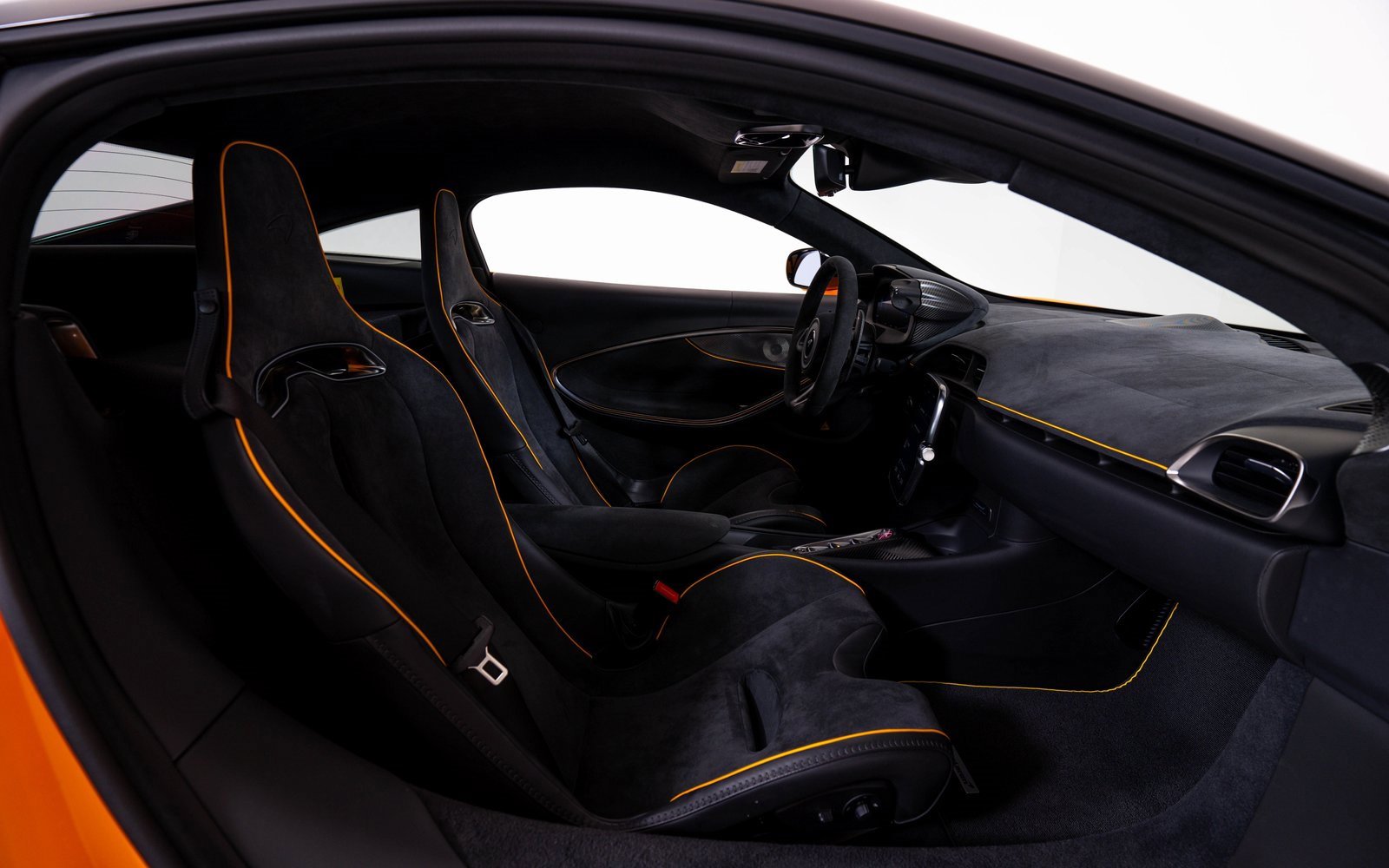 Used 2024 McLaren Artura image 19