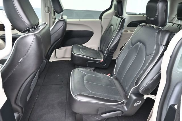 Used 2024 Chrysler Pacifica Limited FWD image 29