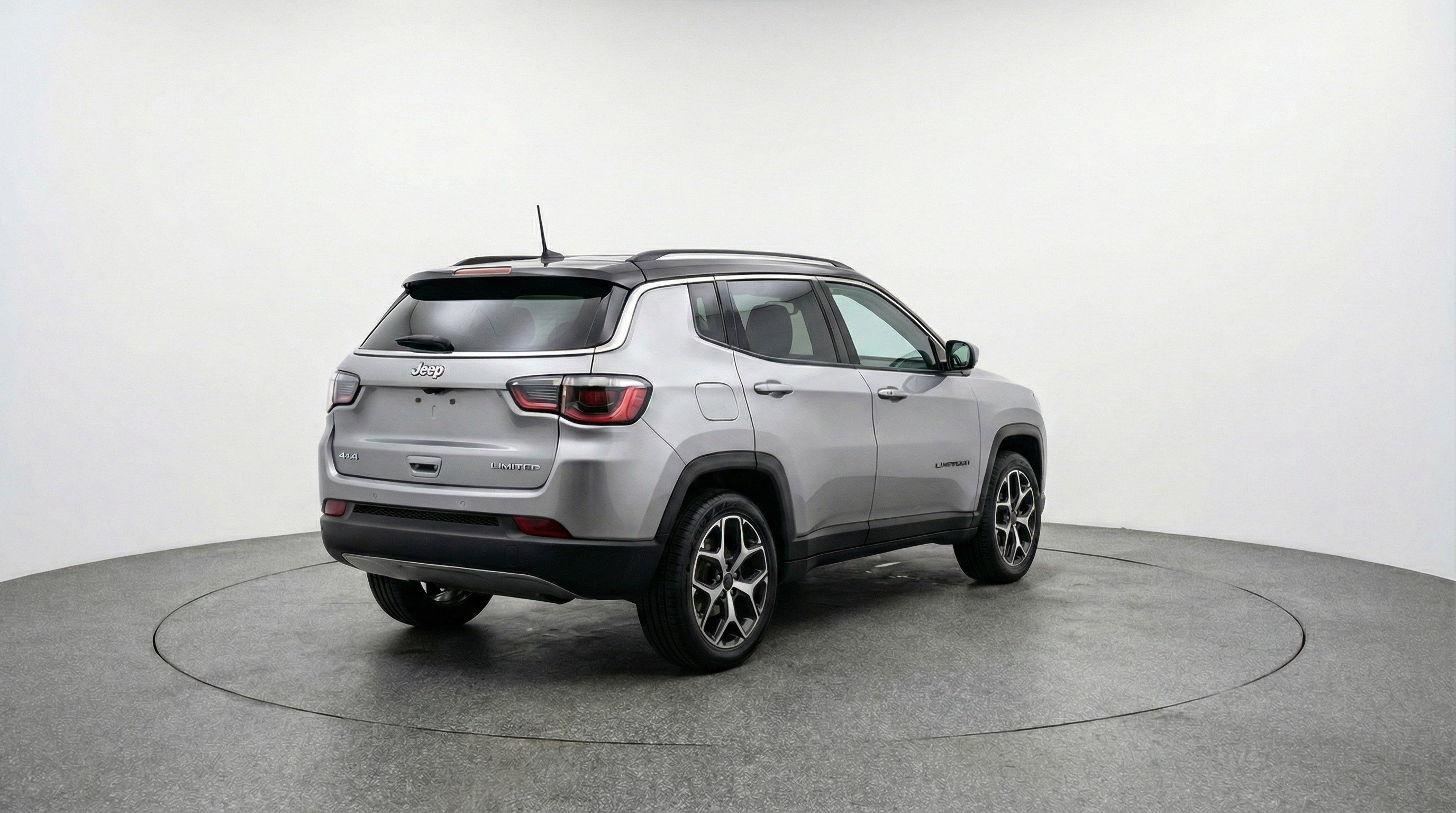 Used 2025 Jeep Compass Limited image 9