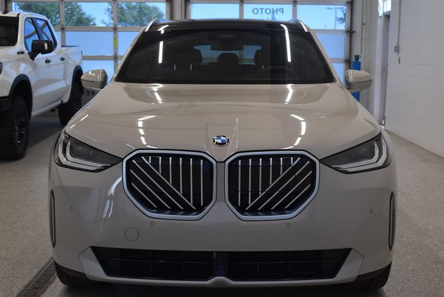 Used 2025 BMW X3 xDrive30i AWD/4WD image 3