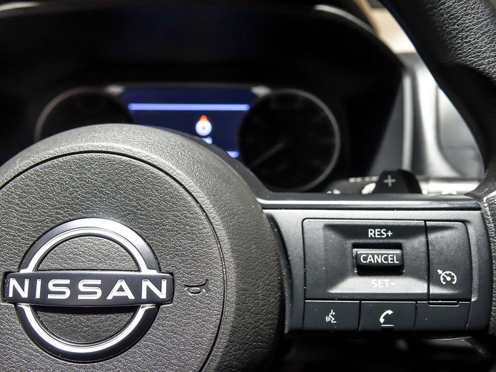 Used 2023 Nissan Rogue S image 18