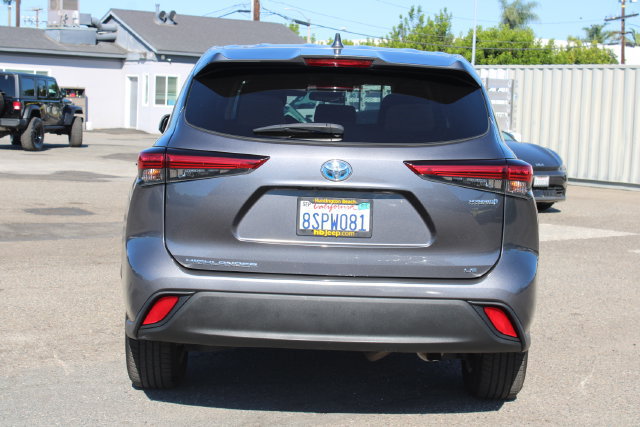 Used 2020 Toyota Highlander LE FWD image 4