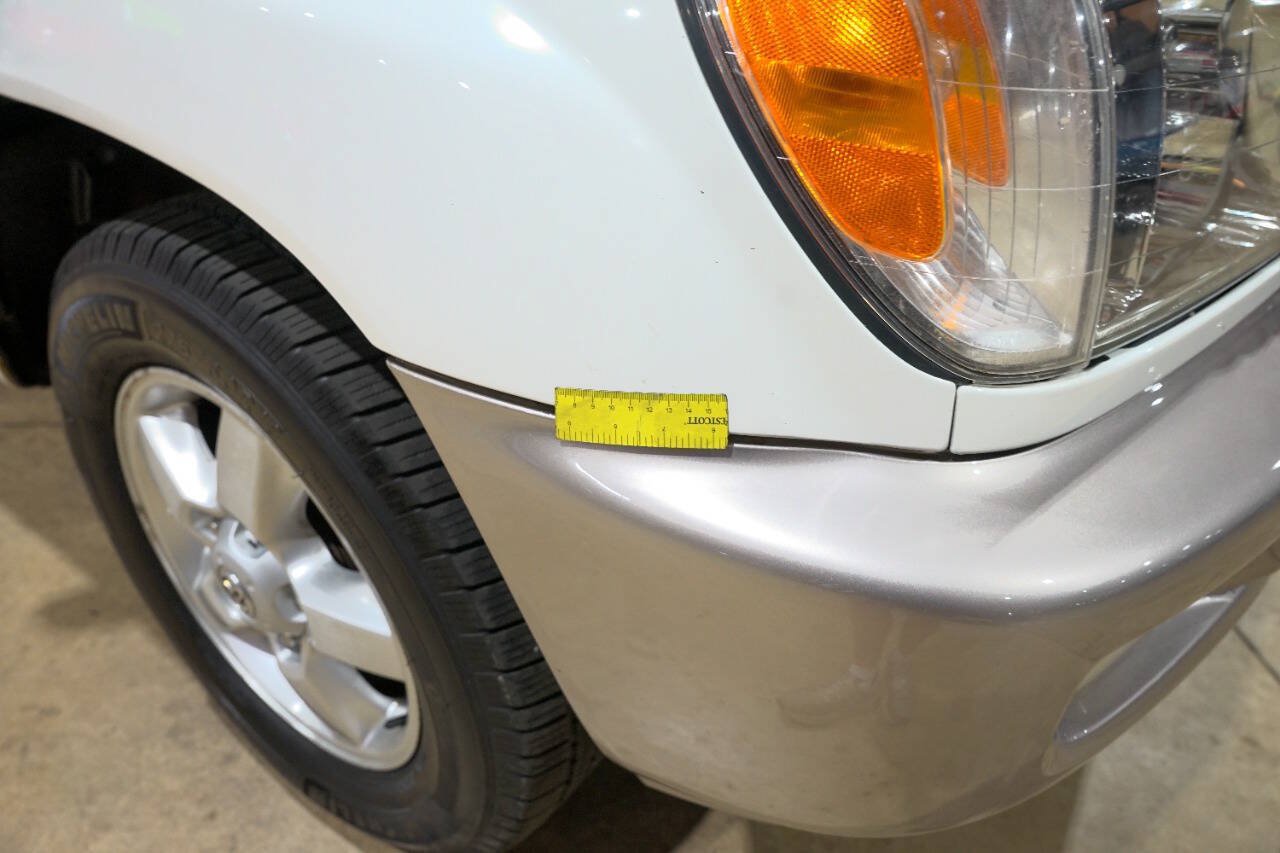 Used 2005 Toyota Land Cruiser AWD/4WD image 26